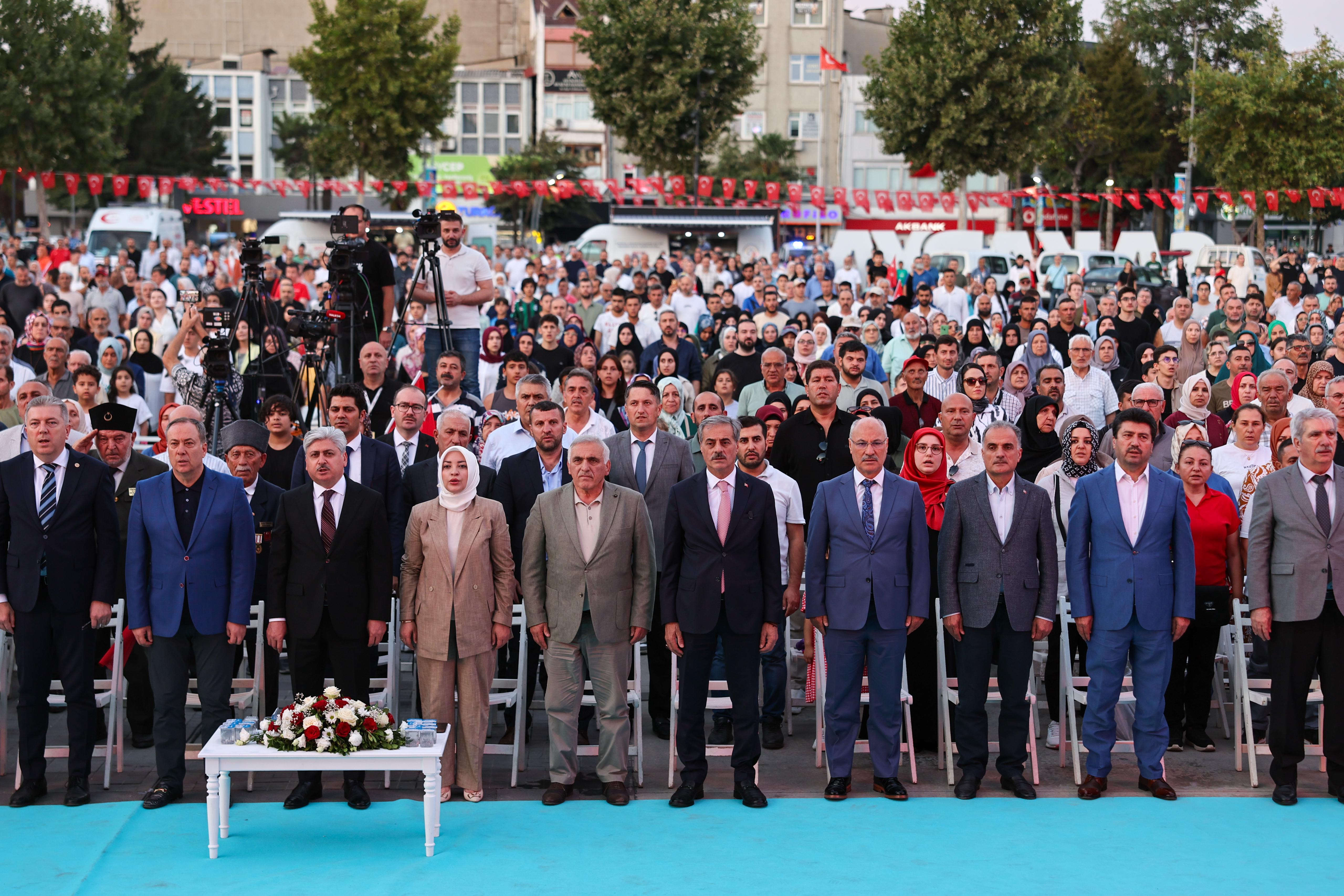 “O gece dünya, inananların vatan uğruna neler yapabileceğini izledi”