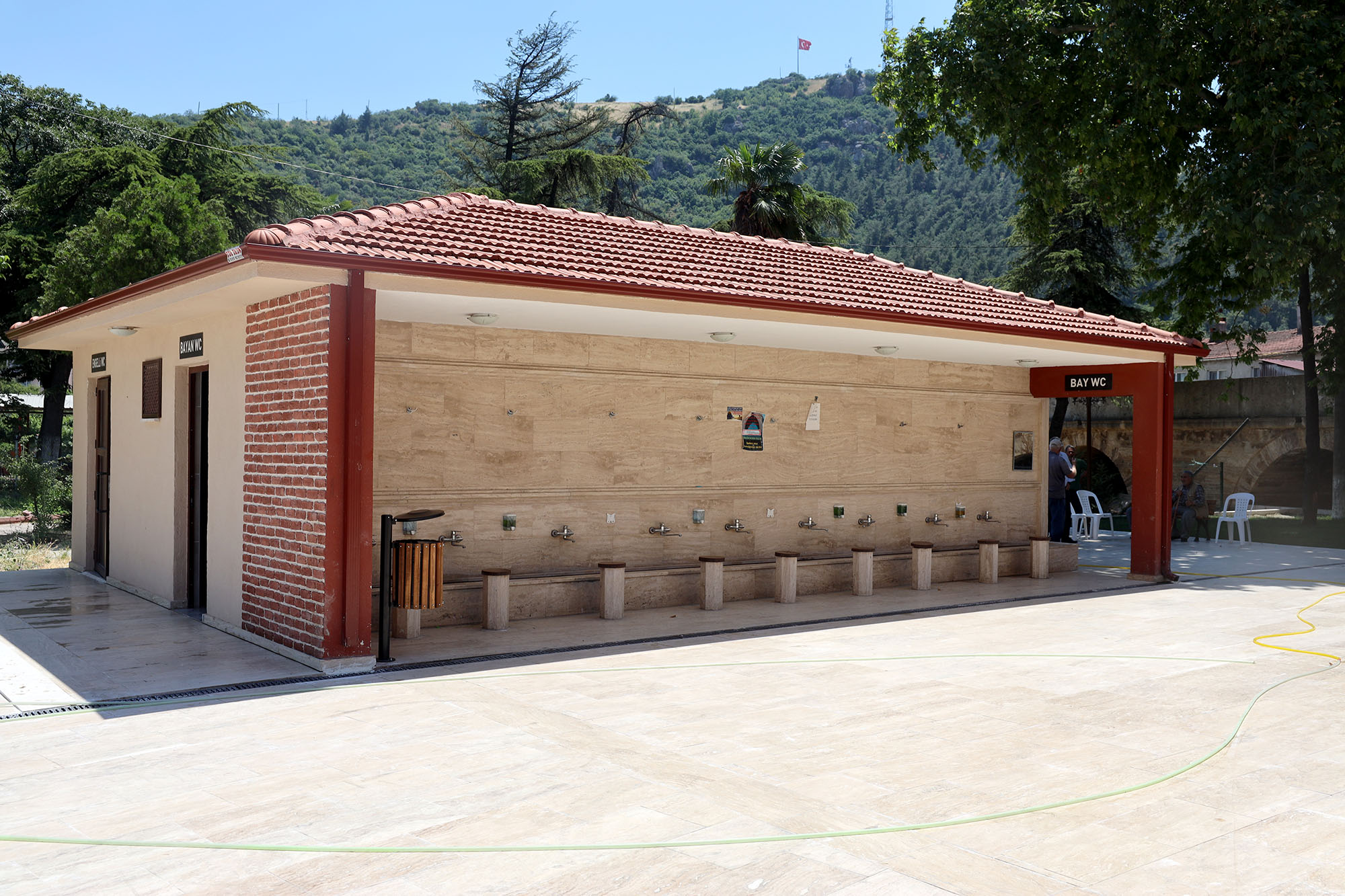 Alifuatpaşa Merkez Camii'nin çevresi yepyeni bir görünüme kavuştu