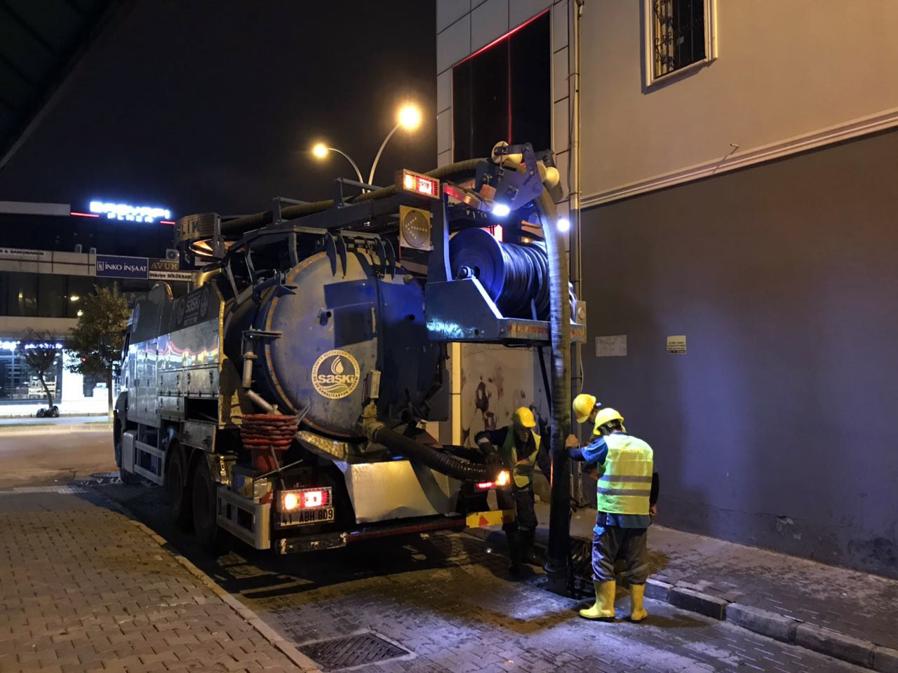 Kanalizasyon ve yağmursuyu hatları temizleniyor