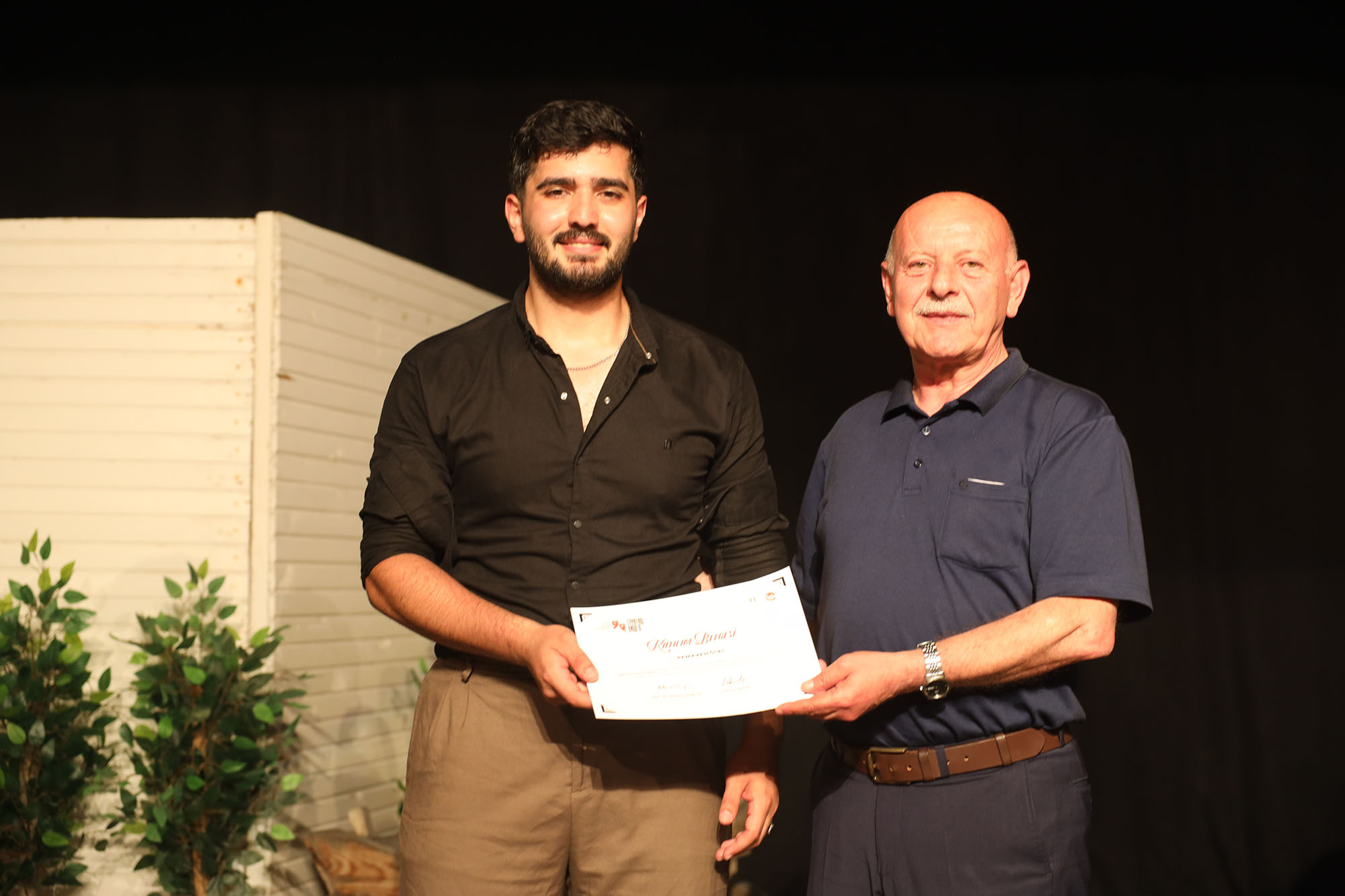 Genç Sahne’den alkış alan final: 6 aylık emek “Kapılar” ile sahneye taşındı
