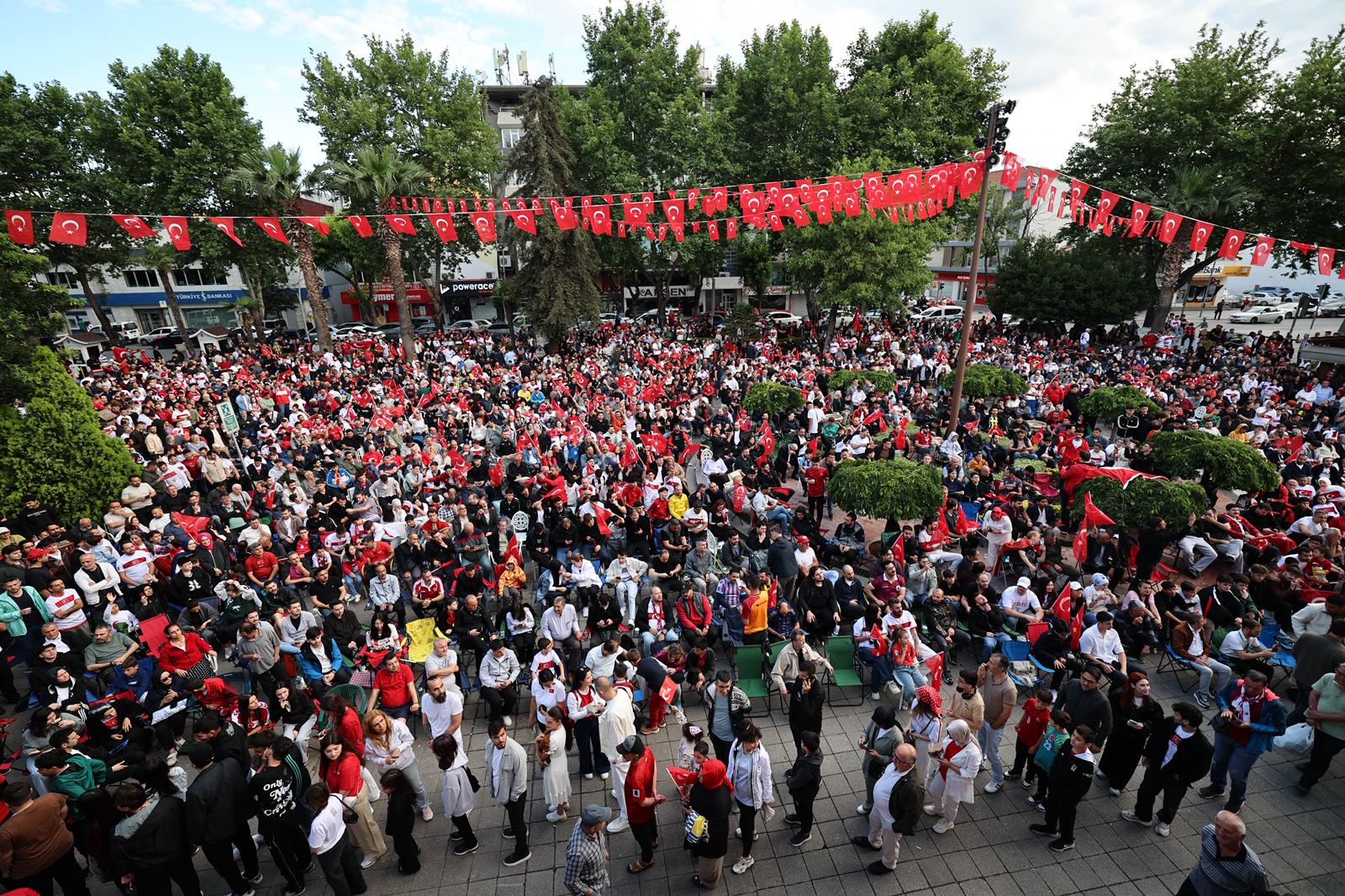Milli heyecan iki noktada yaşanacak: Büyükşehir’den iki dev ekran