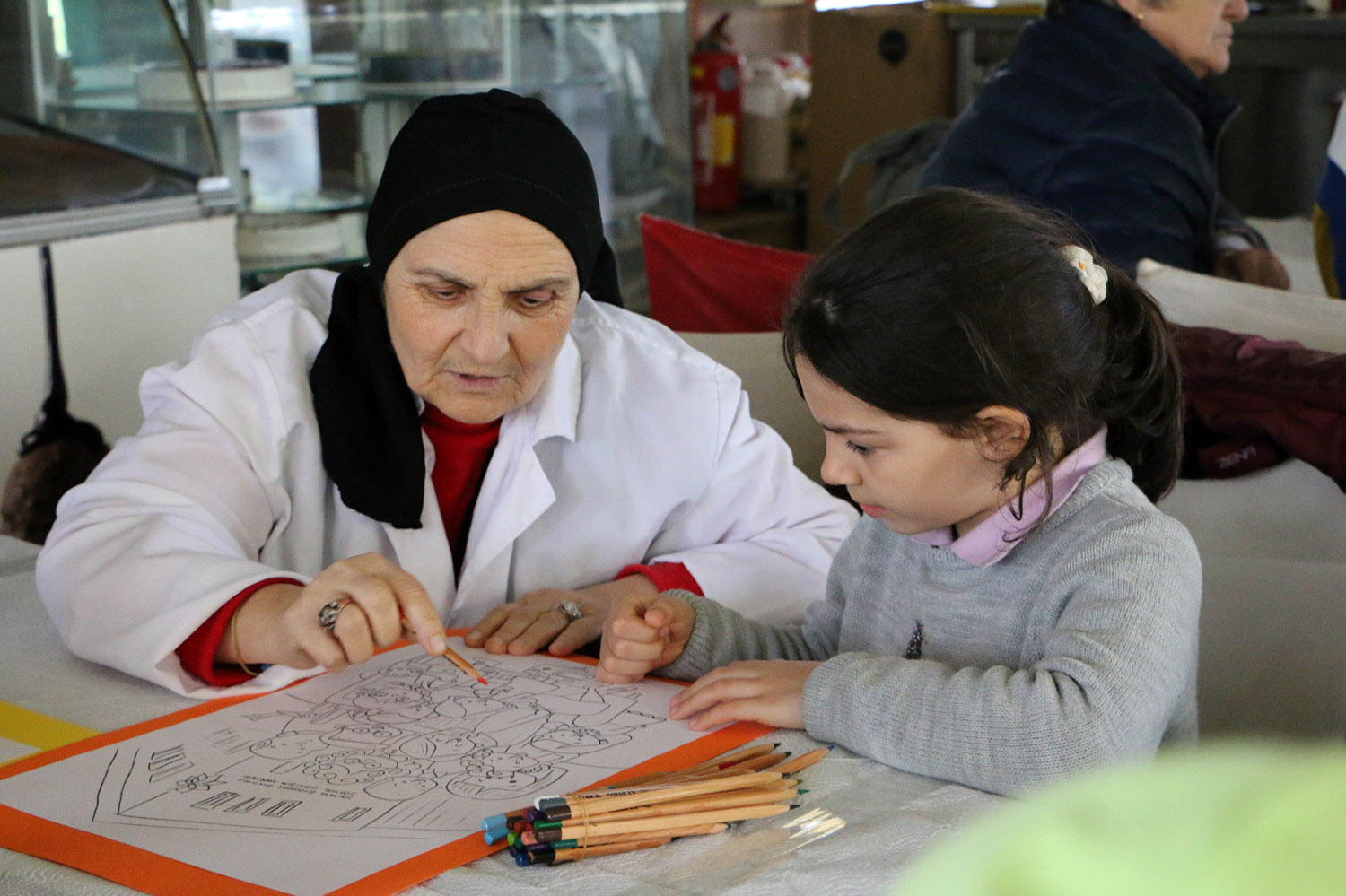 Çocuklar YADEM’de yaşlılarla resim yaptı