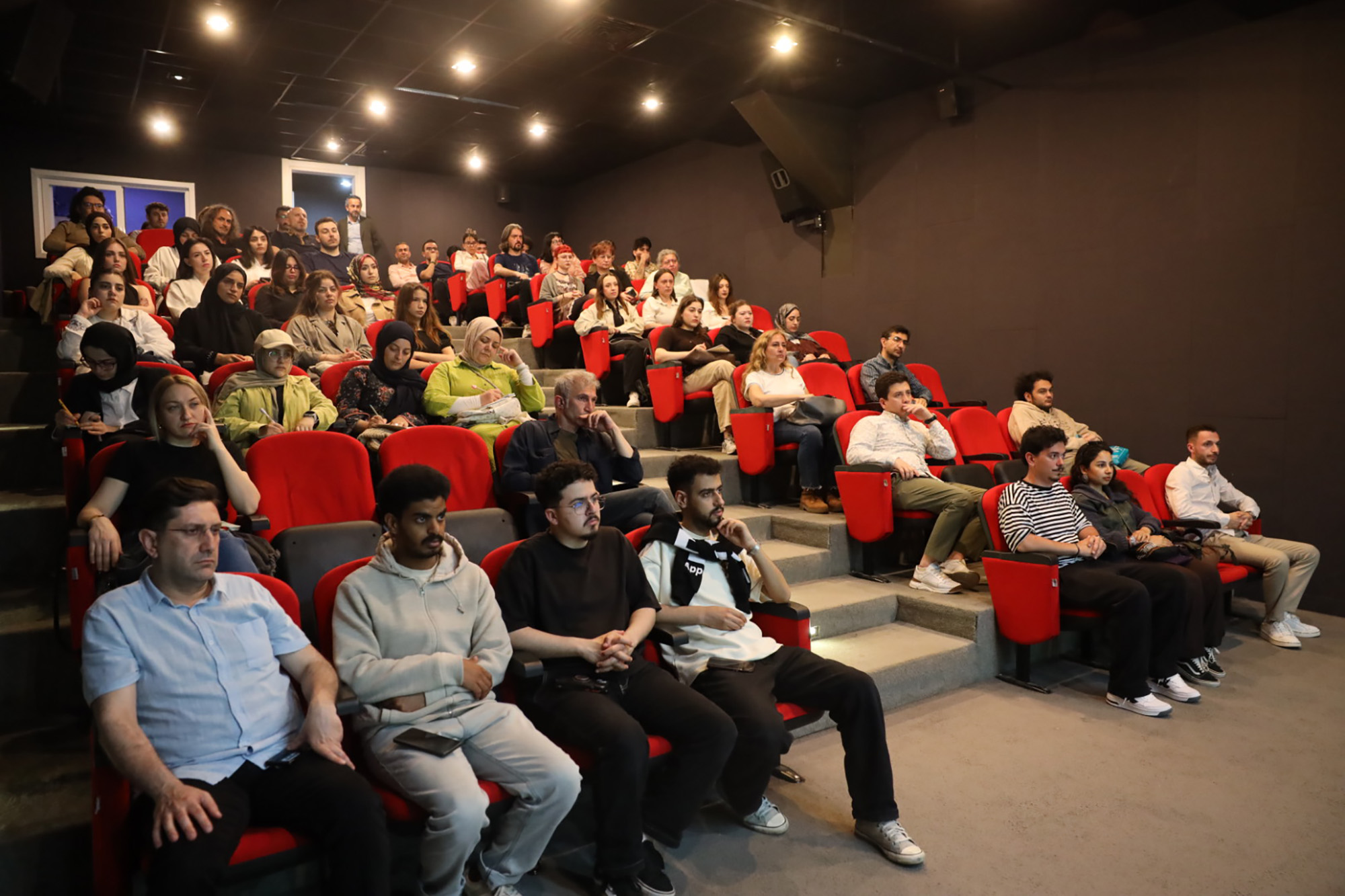 Sinemaseverler “SineFilozofi” söyleşisinde buluştu