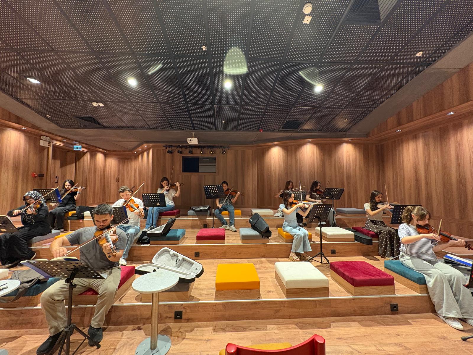 Yaz Müzik Okulu’nda gençlerin yazı notalarla canlandı