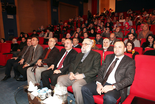 Hattat Kalemini Asla Bırakmamalı