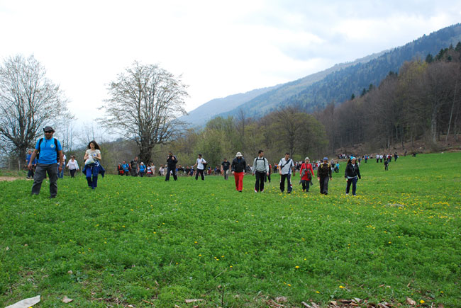 Sülüklü Göl Manzarasının Tadını Çıkardılar