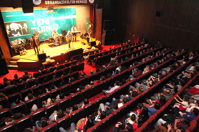 Yeni Türkü Büyüledi