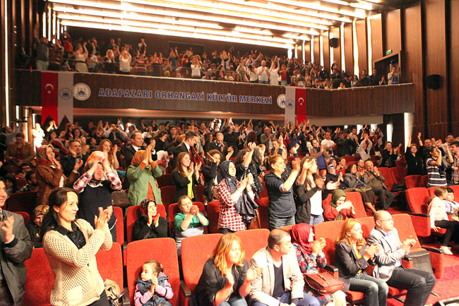 Yeni Türkü Büyüledi