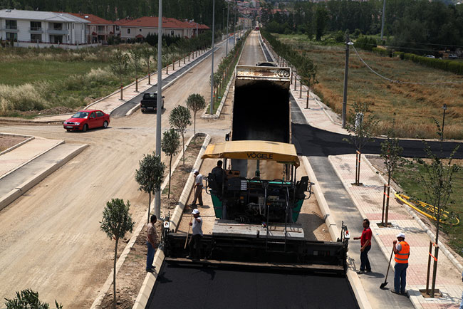 Erbakan Bulvarı'nda Asfalt Başladı