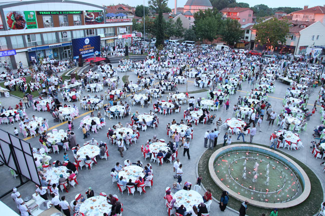 Arifiye Meydanda Buluştu