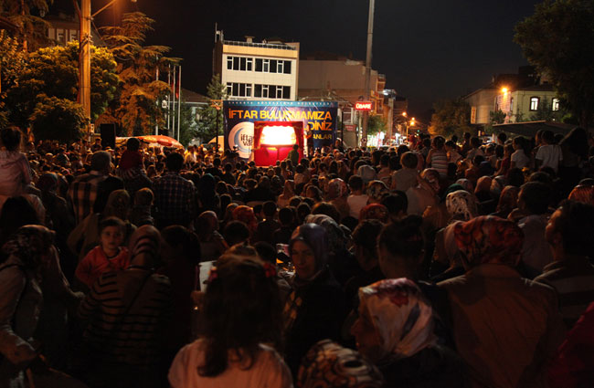 Huzur Sofrası Pamukova'da Kuruldu