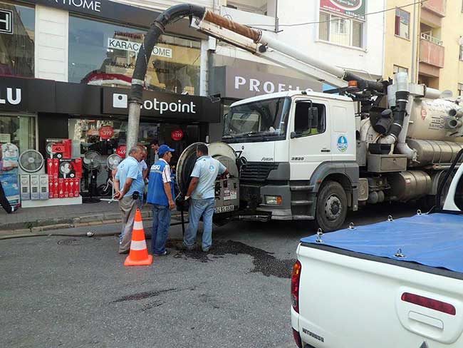 Şehir Merkezi'nin Altyapısı Temizleniyor 