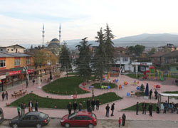 Karapürçek Meydanı Açılışa Hazırlanıyor