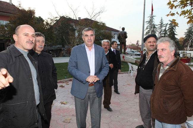 Karapürçek Meydanı Açılışa Hazırlanıyor
