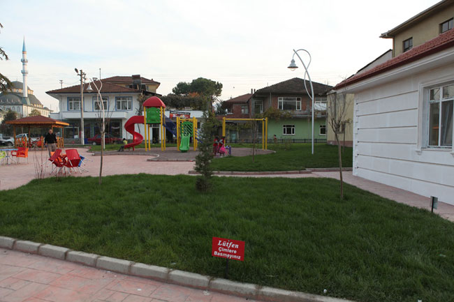 Karapürçek Meydanı Açılışa Hazırlanıyor