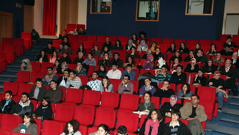 Uzak İhtimal Sanatseverlerle