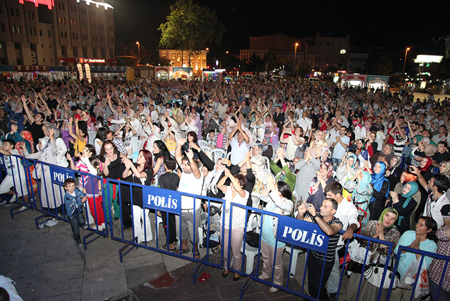 Meydan'da Işılak Rüzgârı Esti