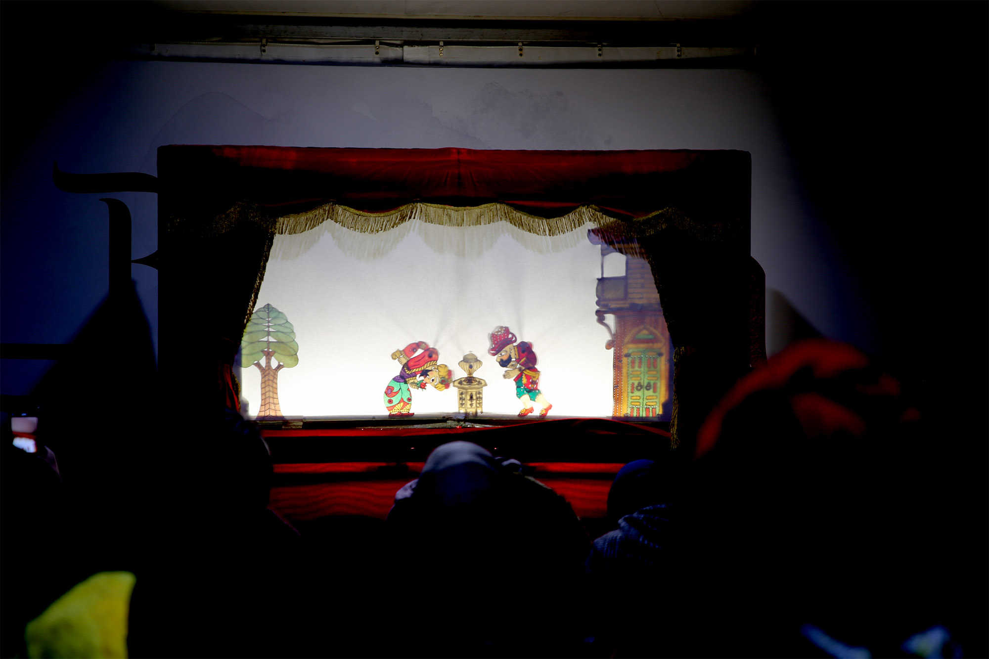 Ramazan Sokağı’na neşe katan gölge oyunu