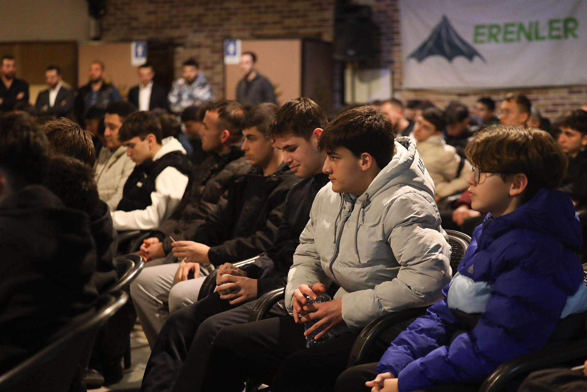 Gençler için Kapalı Spor Salonu, Bilim Merkezi, Kütüphane…