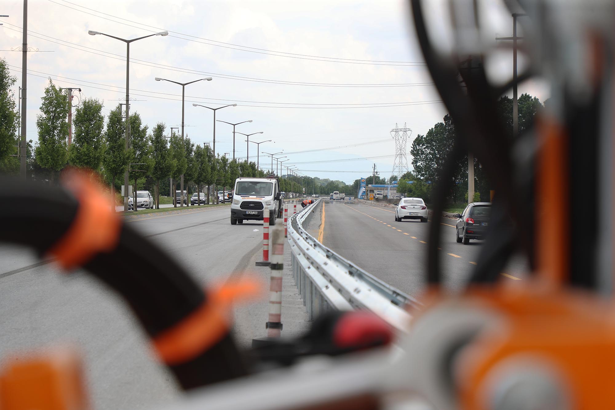 Sakarya’da yollar daha güvenli: 75 kilometre otokorkuluk, “Motorcu Dostu Bariyer”