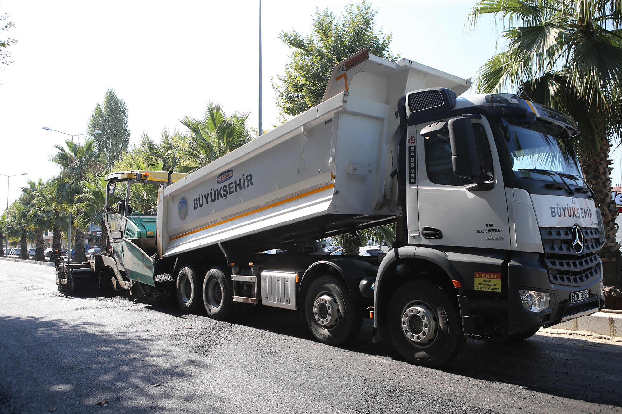 Palmiye Caddesi yeni yüzüne kavuşuyor