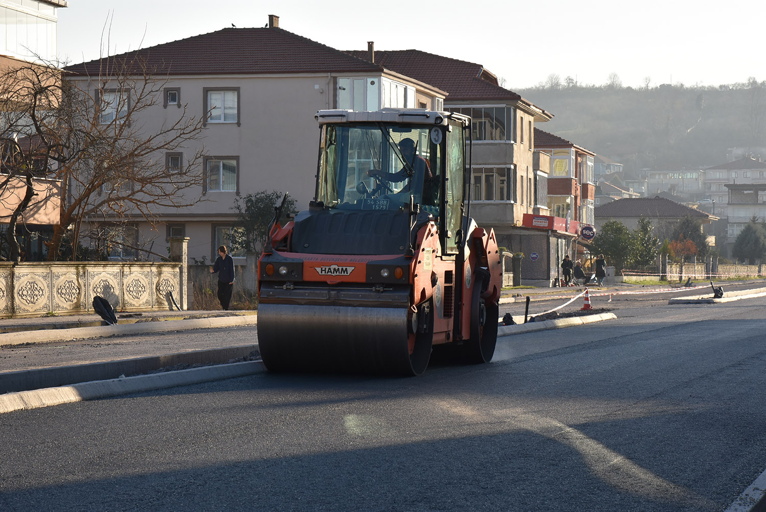 Karasu Mimar Sinan Caddesi’nde asfalt çalışmaları başladı