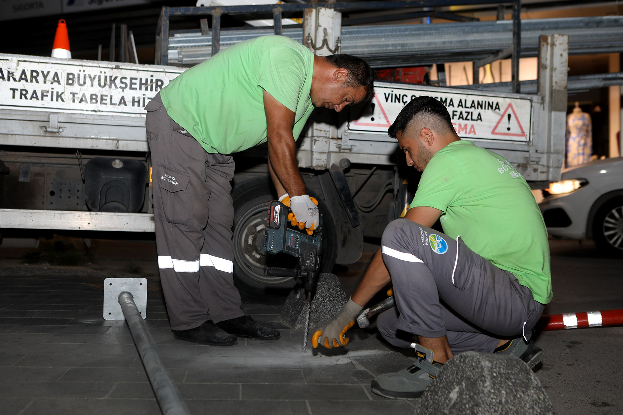 Büyükşehir kent merkezindeki trafik akışını bu tabelalarla kolaylaştırıyor