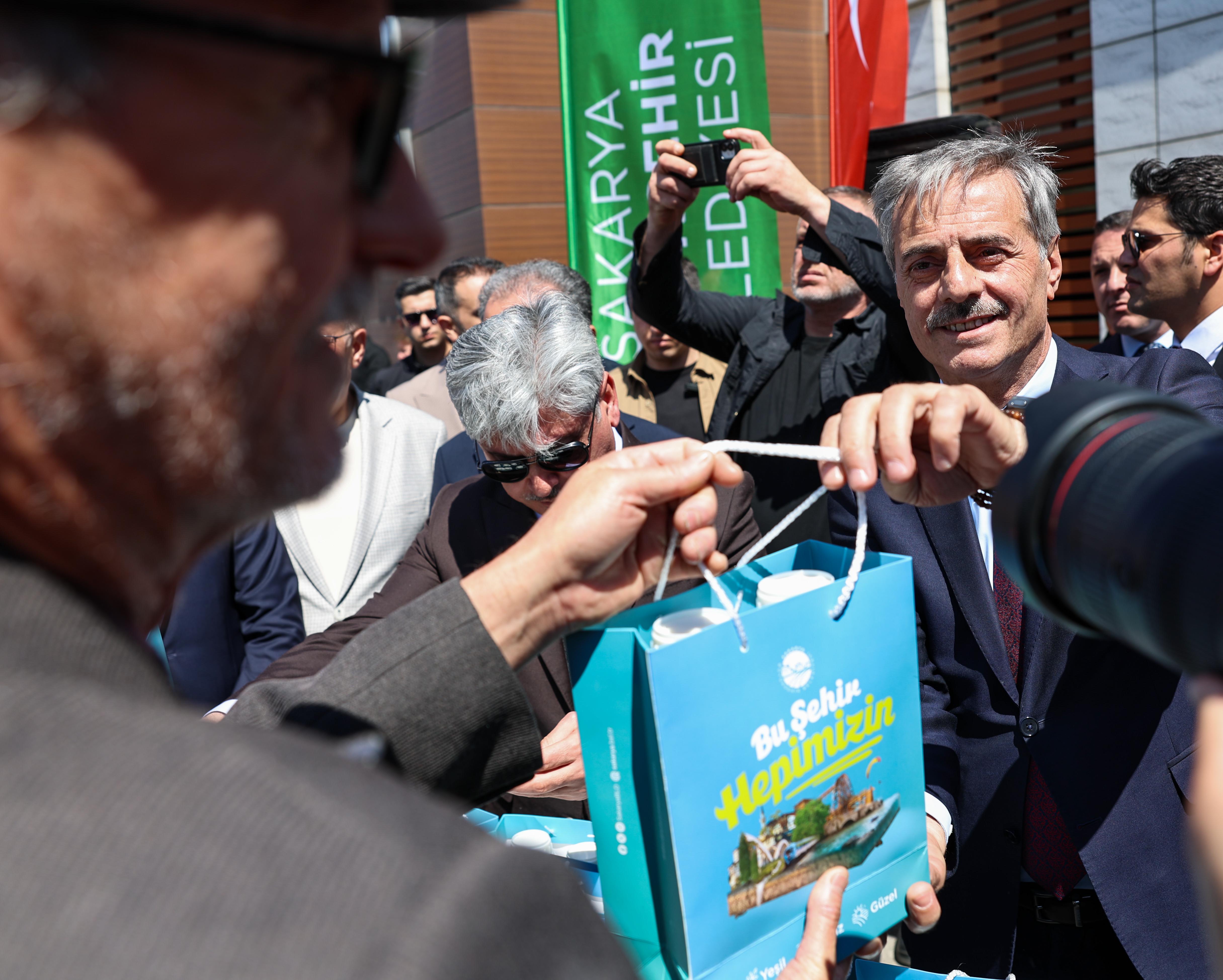 Kahverengi kokarca kabusuna karşı mucize buluş Sakarya’da Çiftçiler Günü’nde üreticiyle buluştu