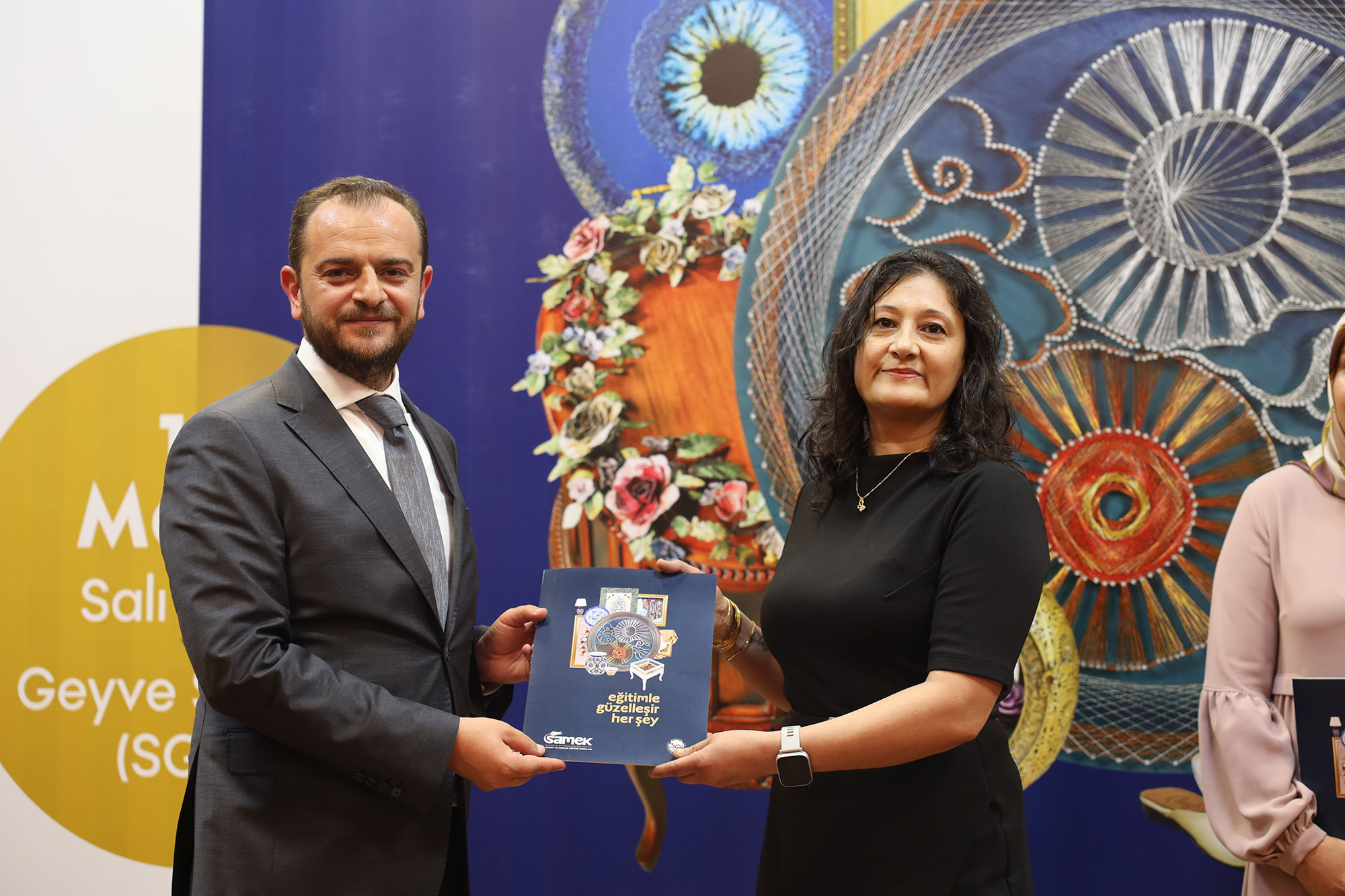 SAMEK’in yıl sonu sergileri Geyve’de başladı