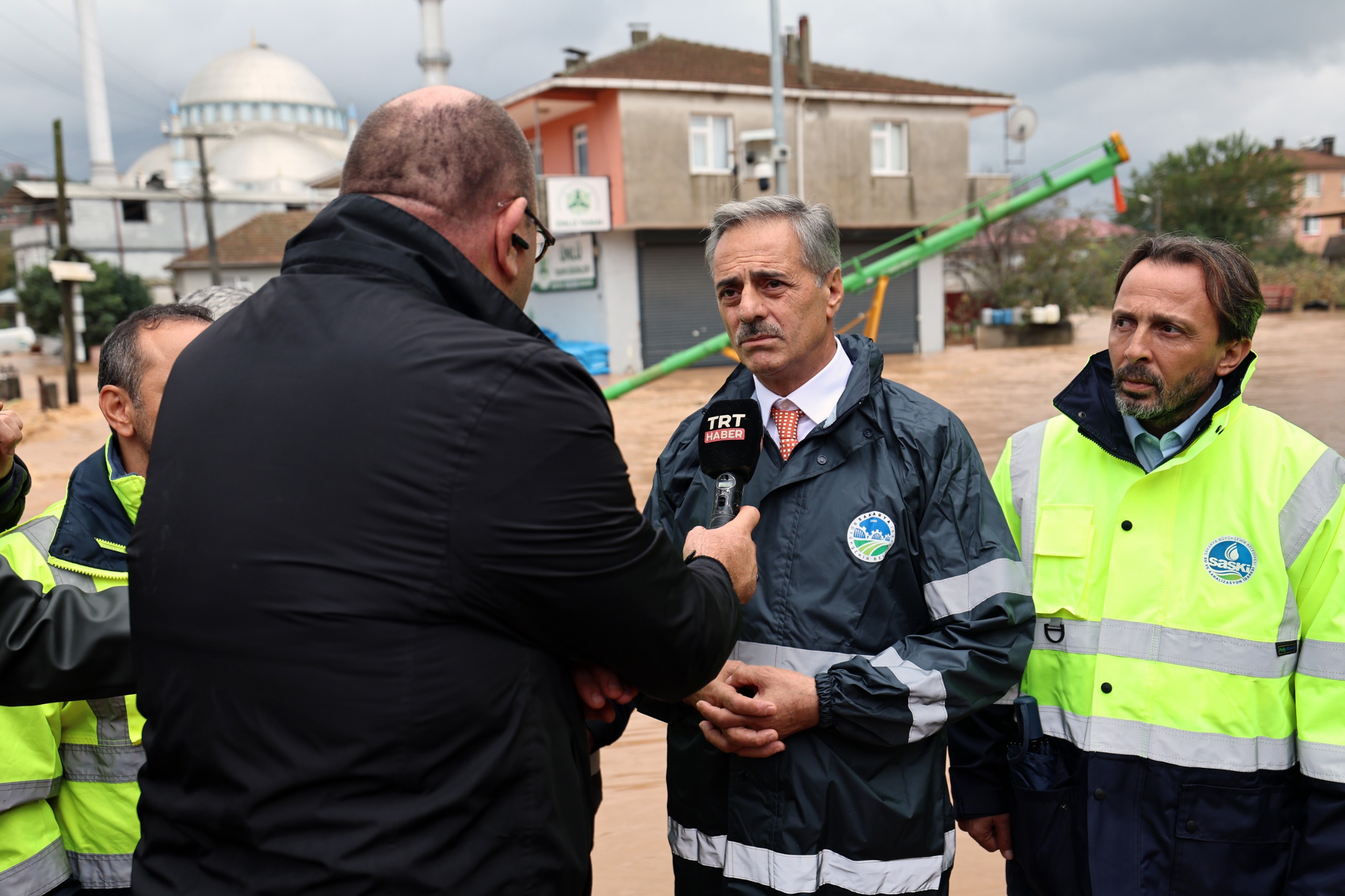 “Vatandaşlarımız müsterih olsun, tüm imkanlarımızla sahadayız”
