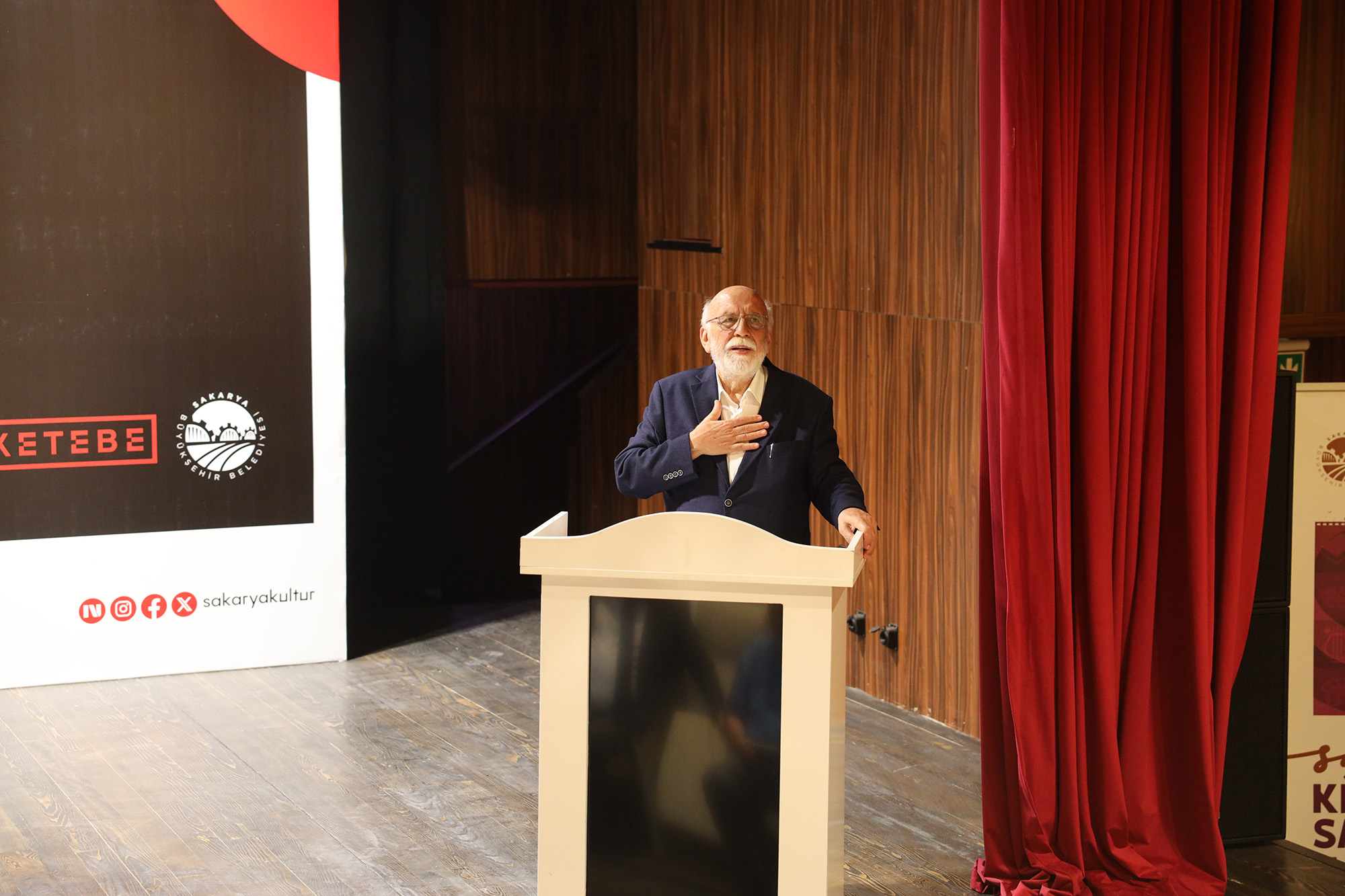 Prof. Dr. Nabi Avcı AKM’de konuştu: “Modern dünyanın bunalımını insan merkezli bakış aşar”