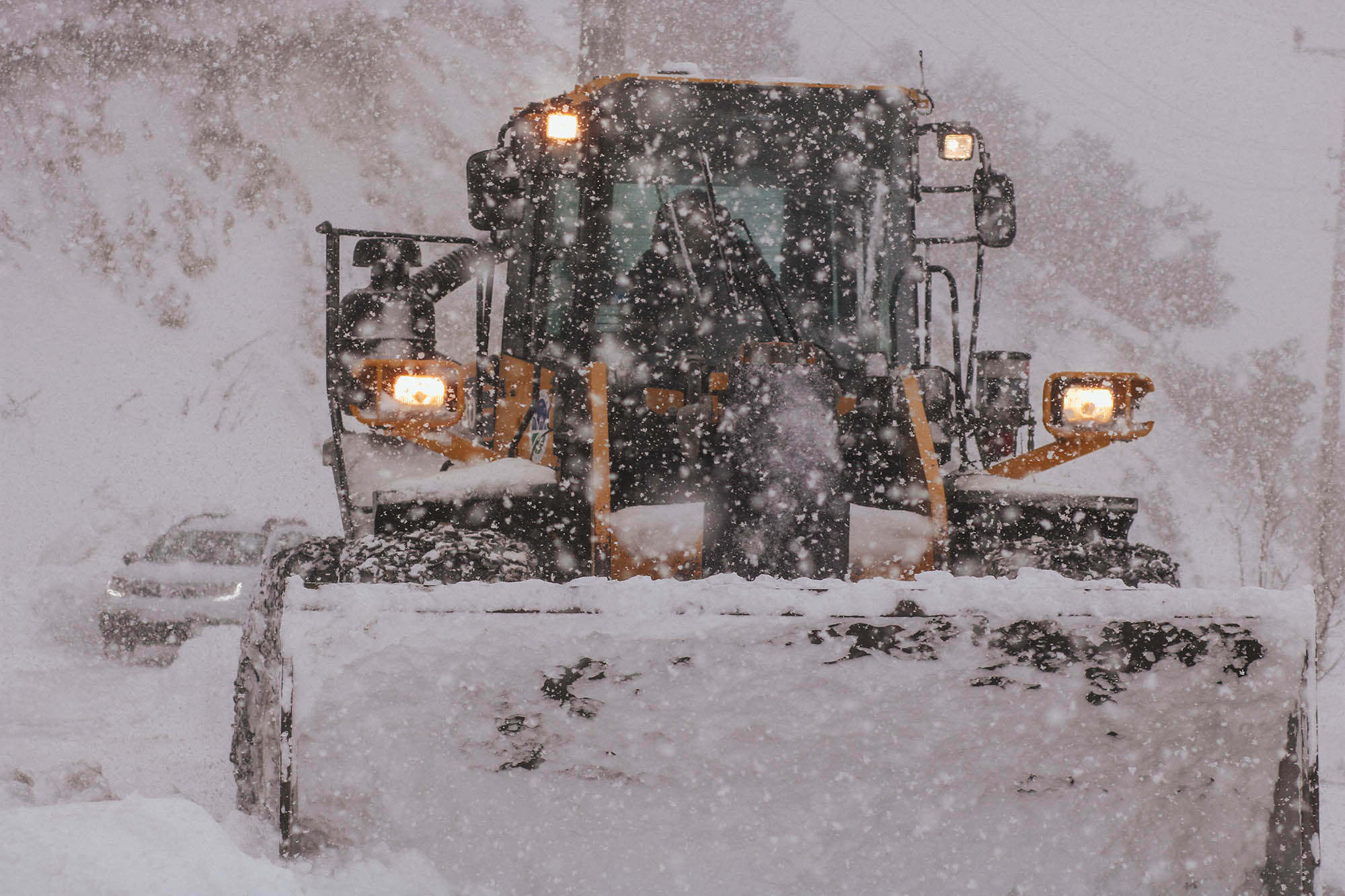 Büyükşehir zirvelerde karla mücadele mesaisinde