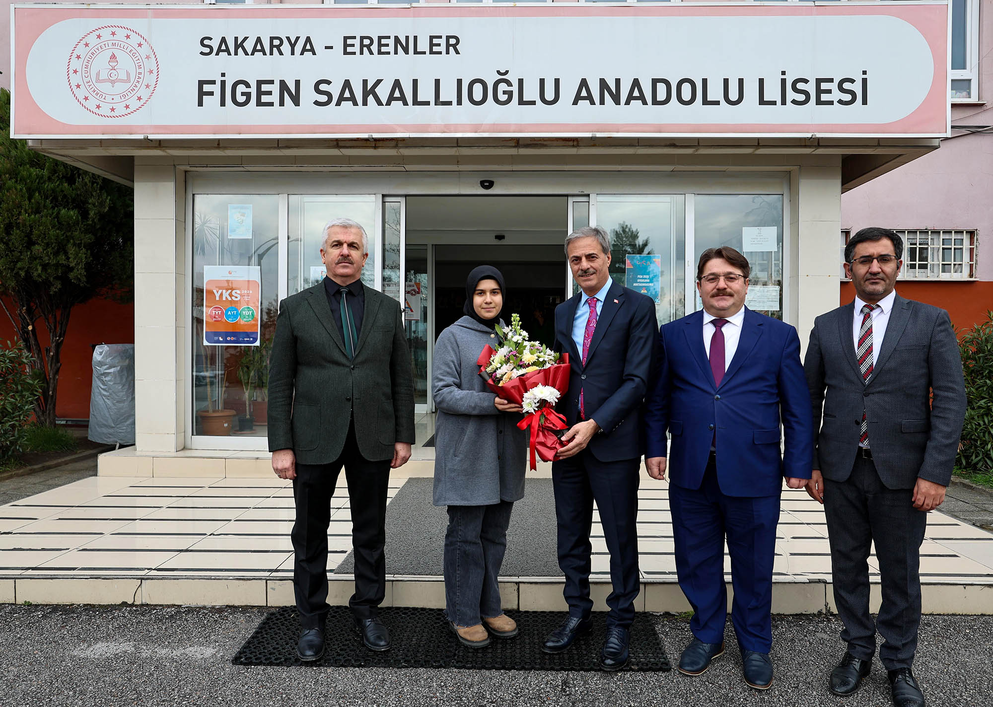 Yusuf Alemdar Bilim Merkezi’nin imzasını gençlerle attı