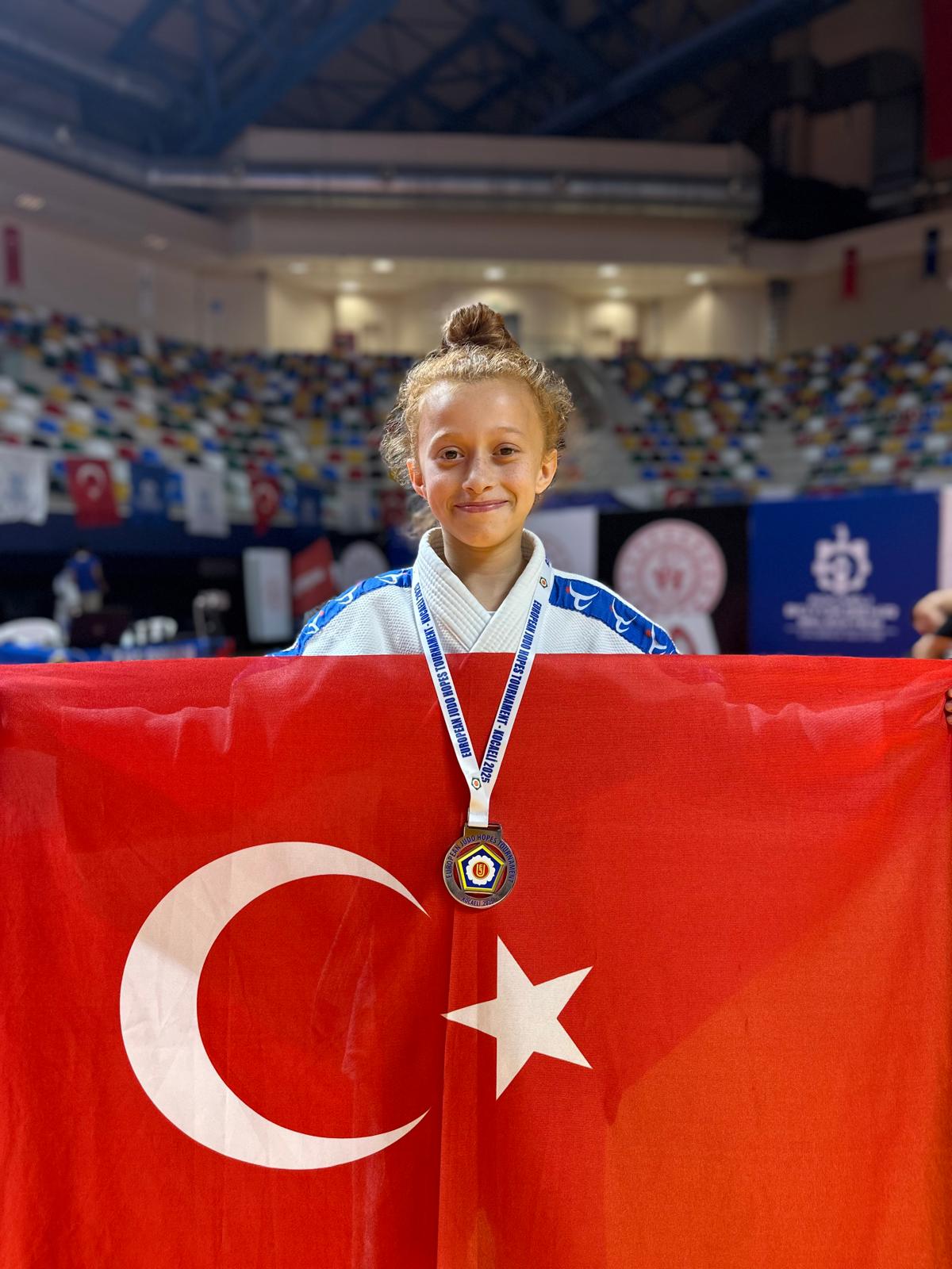 Büyükşehir sporcuları başarılarına devam ediyor 