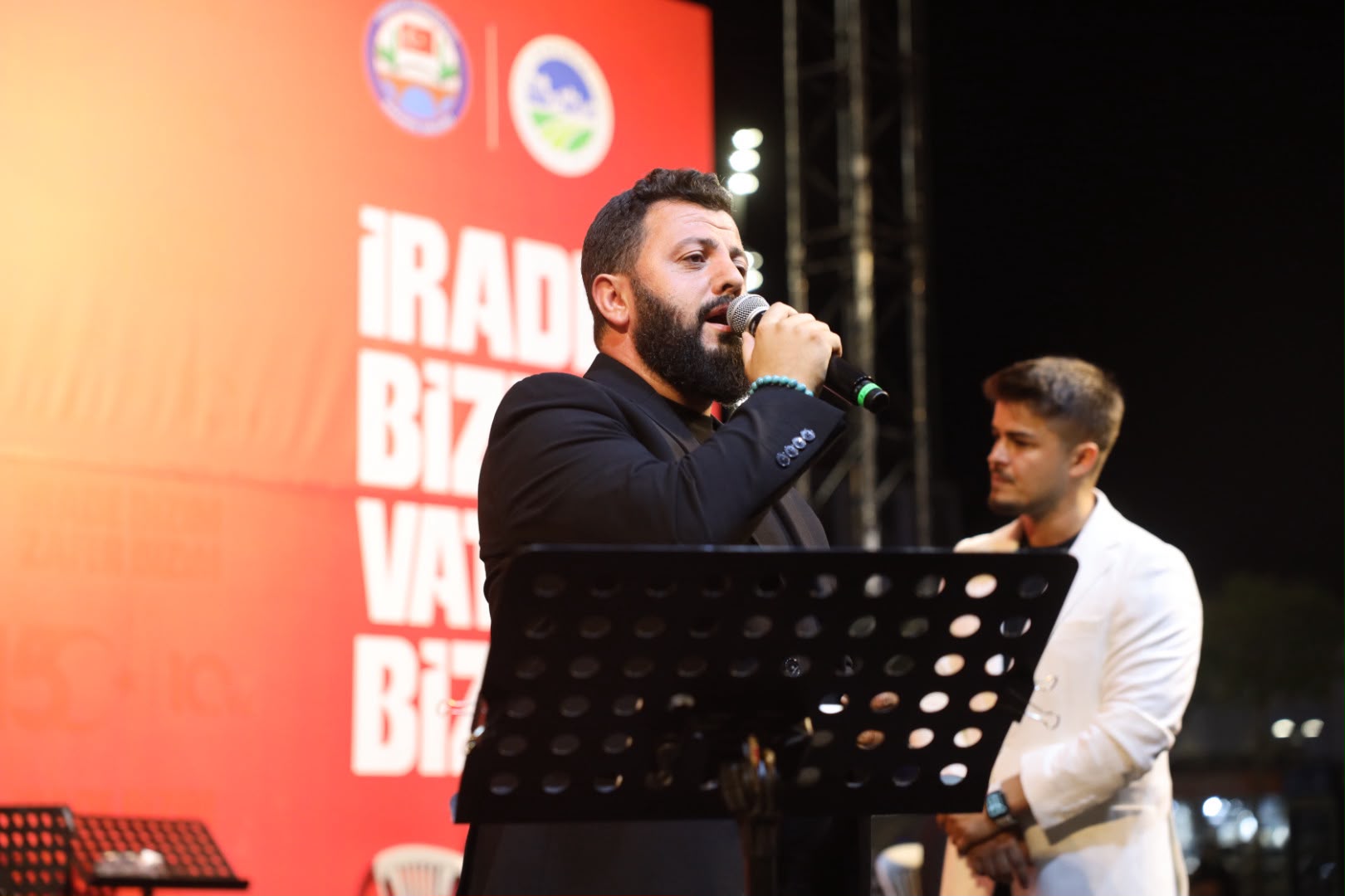 “Milletimiz uğruna can verilen vatanı darbecilere teslim etmedi, hiçbir zaman etmeyecek”