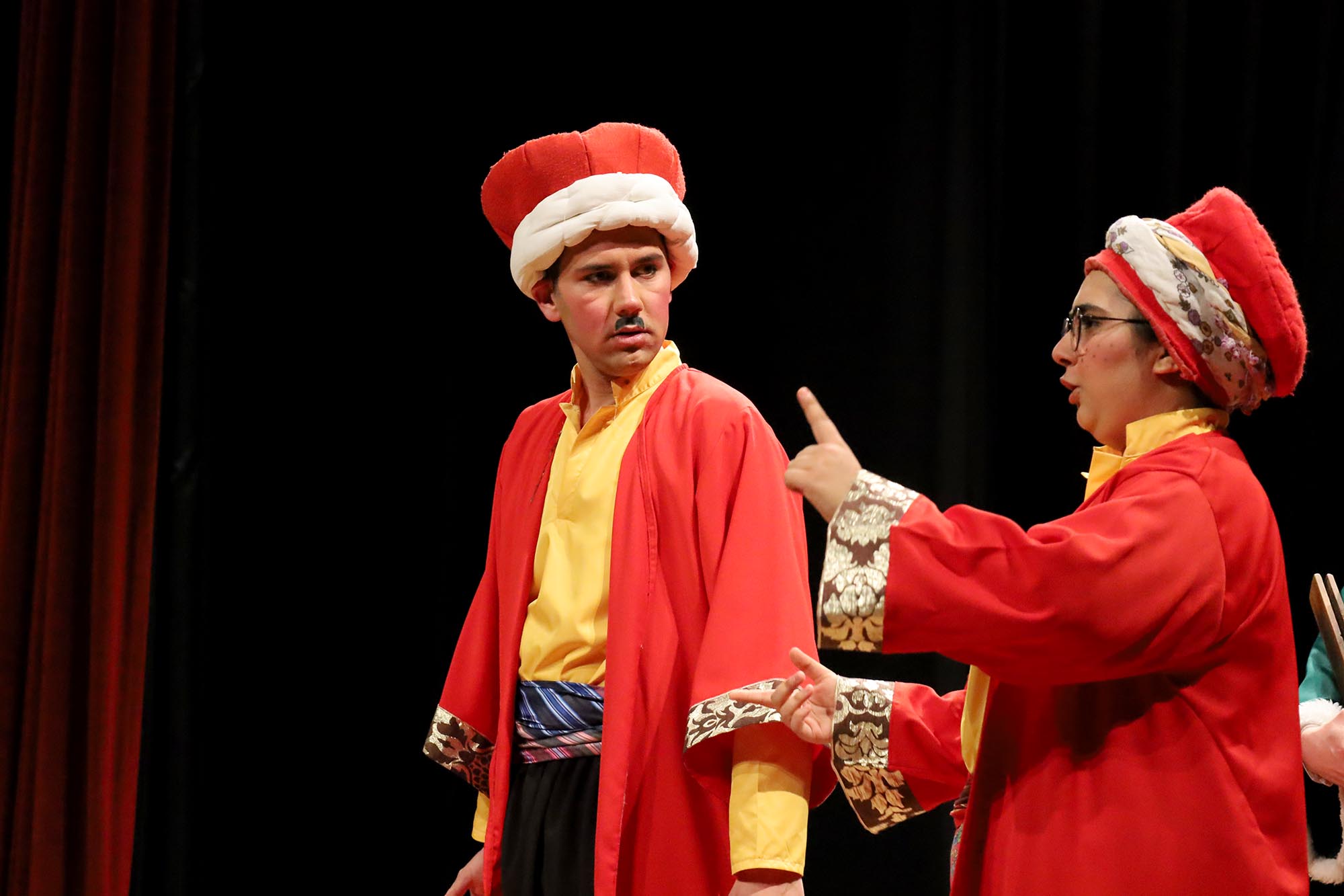 Genç tiyatrocuların sahnesi büyük beğeni topladı