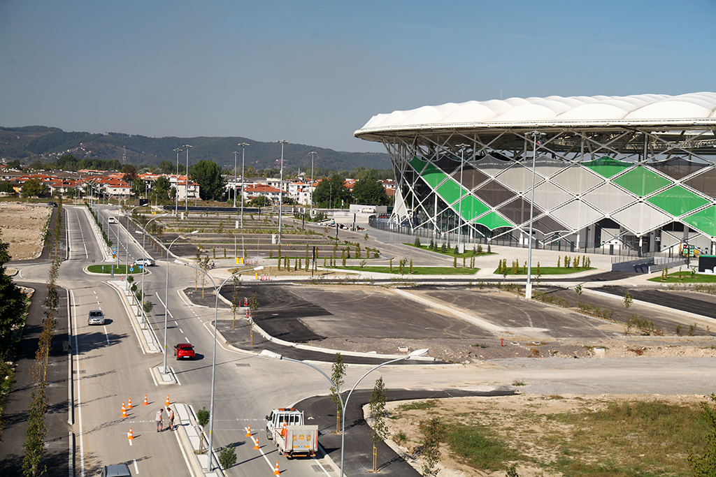 Stadyumun yeni bulvarında işlem tamam