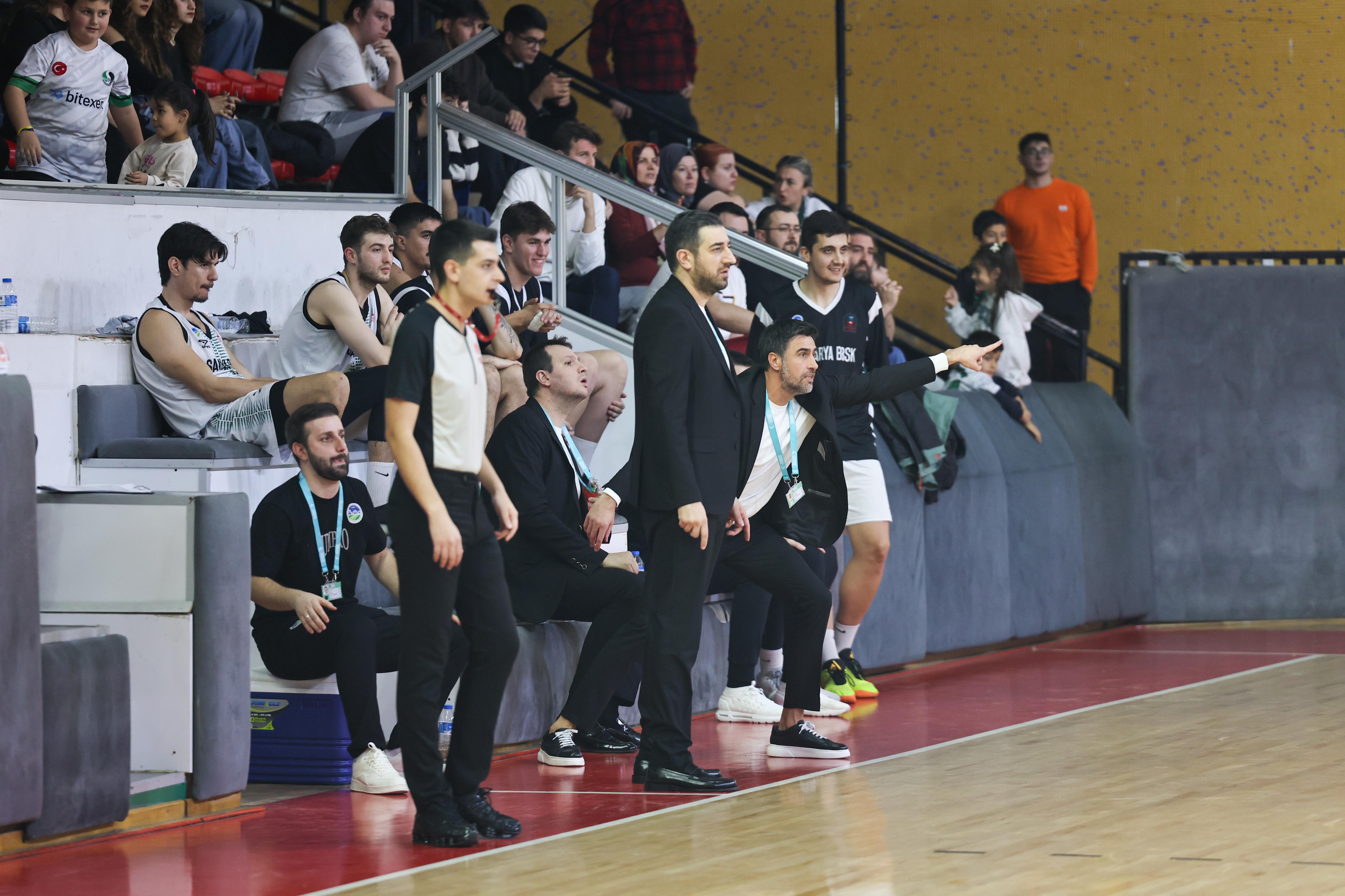 Dev adamlardan kritik galibiyet: 76-65