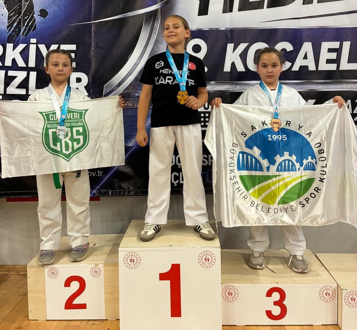 Büyükşehir’in minik yıldızları Kocaeli’den 19 madalya ile döndü