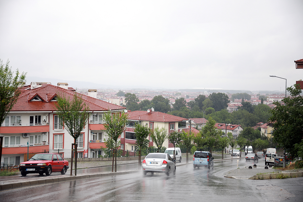 1,5 milyon metreküp yağmursuyu deşarj edildi