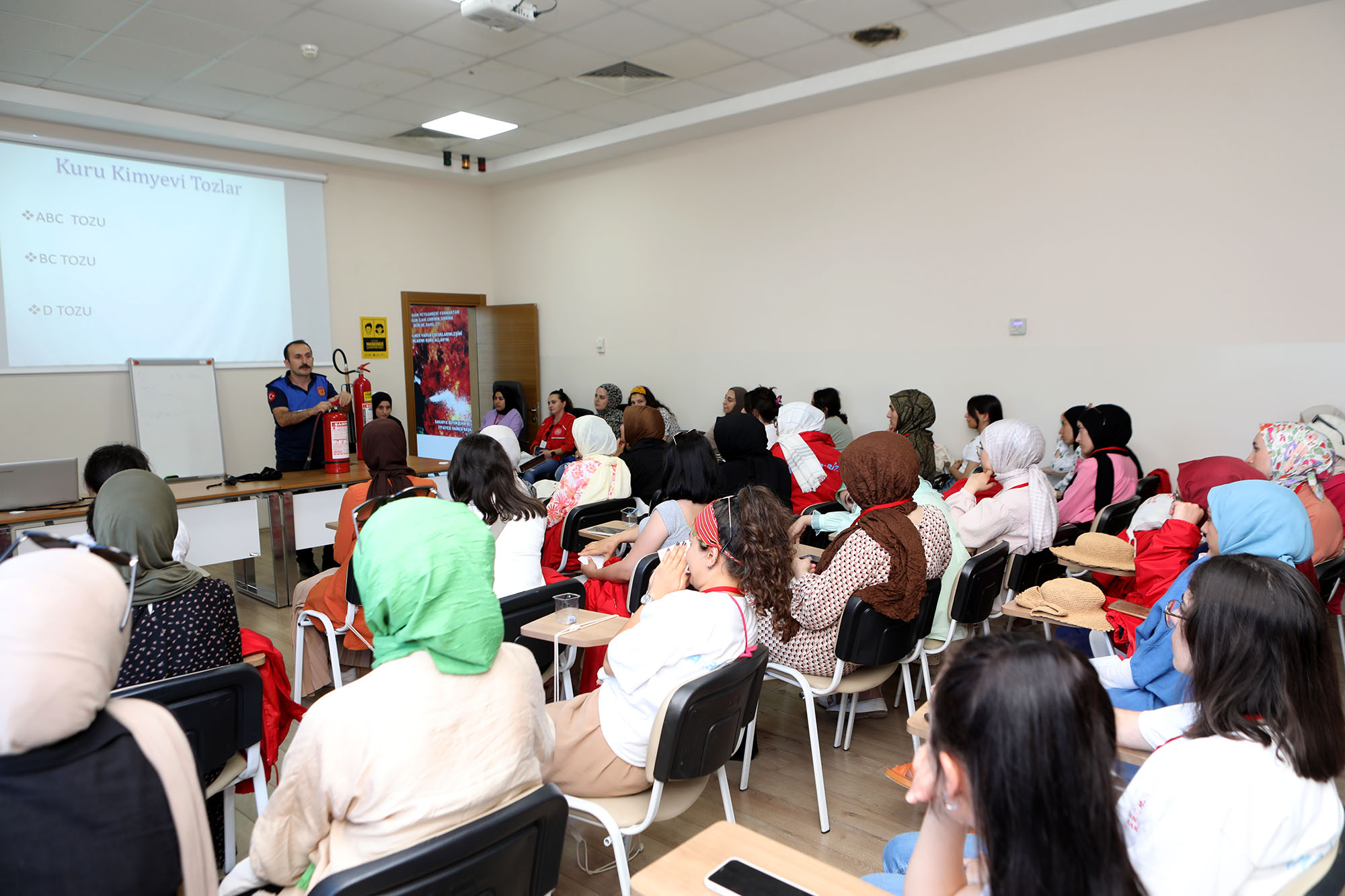 Isparta’dan gelen 40 gönüllüye yangın eğitimi