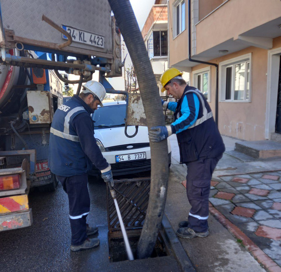 SASKİ’den kanalizasyon ve yağmursuyu hatlarında temizlik: Araç lastiği, beton parçaları…