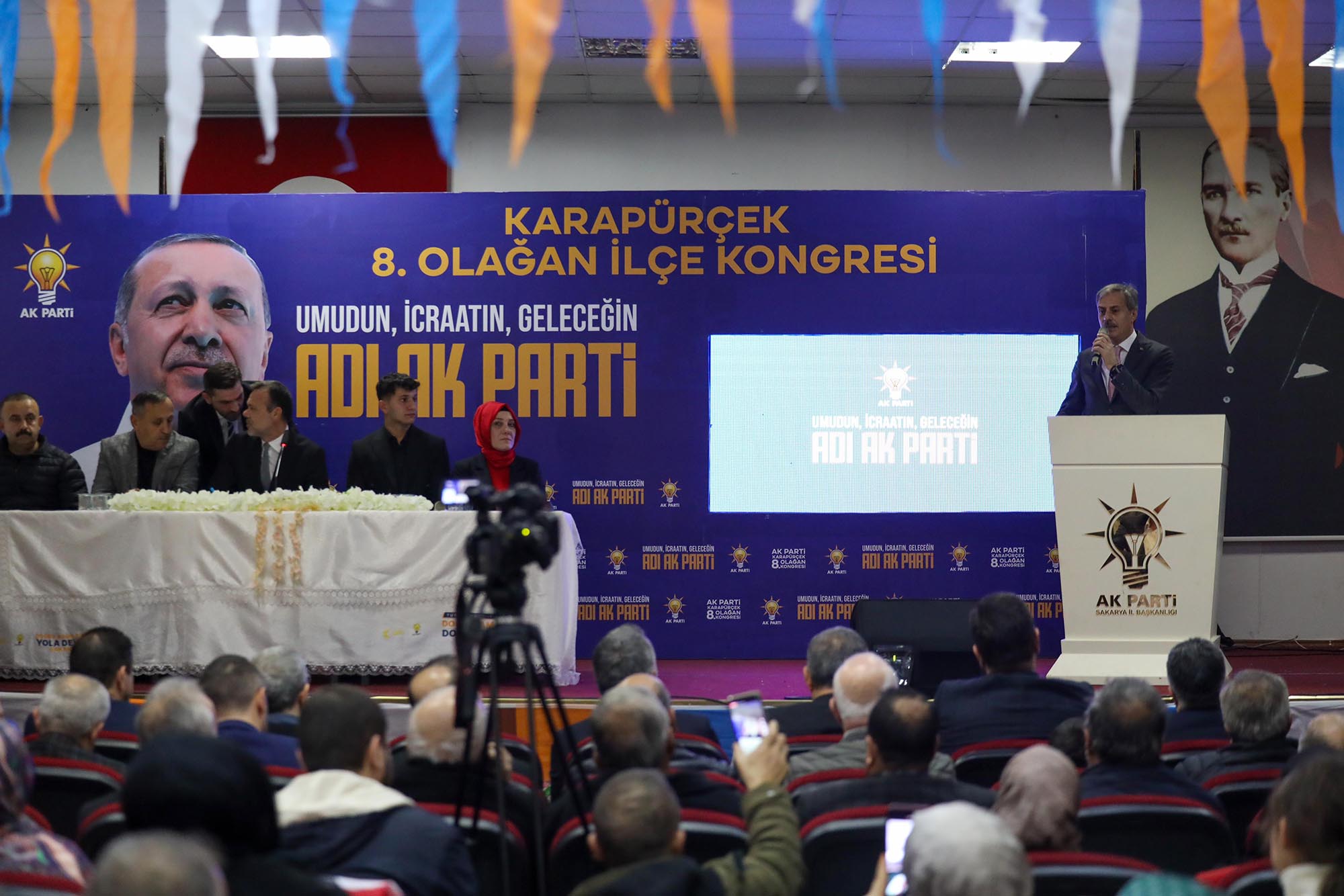 Yusuf Alemdar Karapürçek'te vatandaşla hasret giderdi: “Birlik, beraberlik ve kardeşlikle her mahalleye dokunacağız”