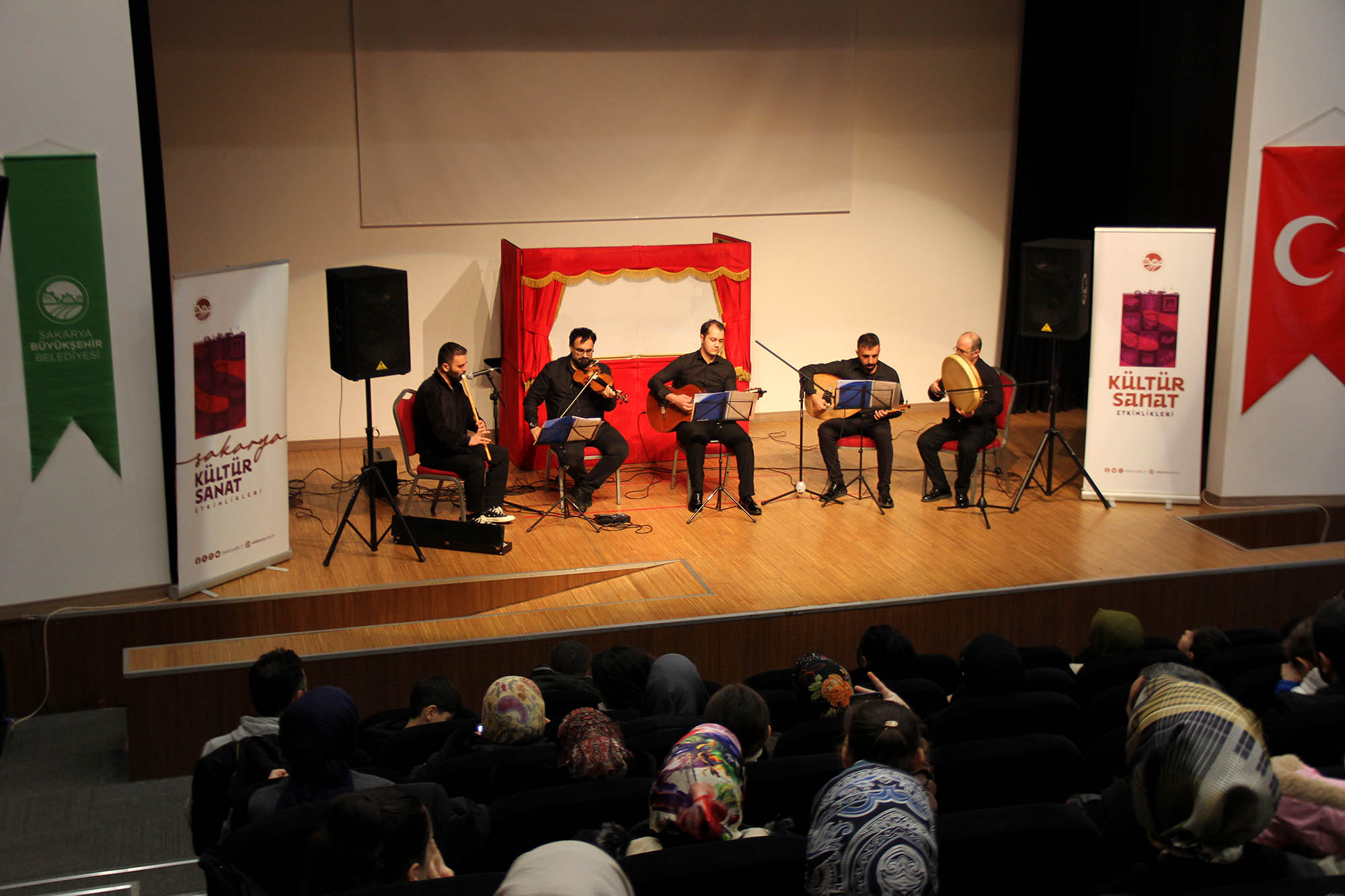 Akyazı’da gölge oyunu ve konserle keyif dolu bir Ramazan akşamı