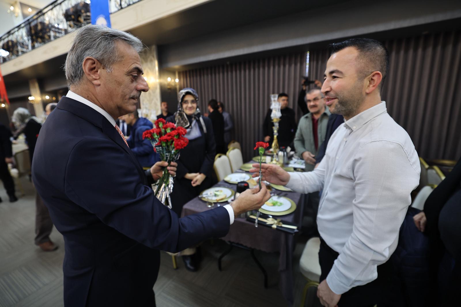 “Şehrimizde eğitime katkı sunacak projeleri bir bir hayata geçiriyoruz”