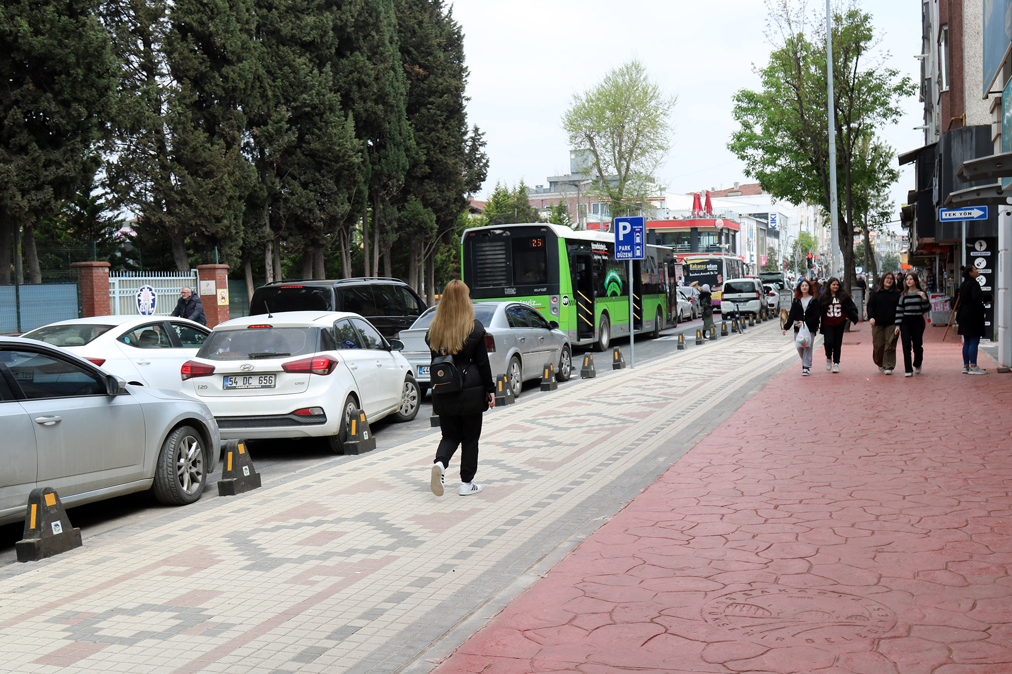 Çark Caddesi rengârenk yüzüyle ilk misafirlerini karşıladı