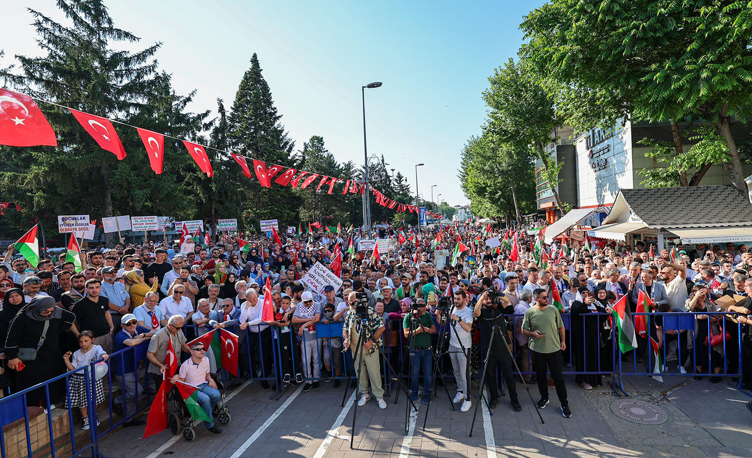 Yusuf Alemdar Filistin için sokağa dökülen binlerce Sakaryalıyla: "Filistin hepimizin davasıdır"
