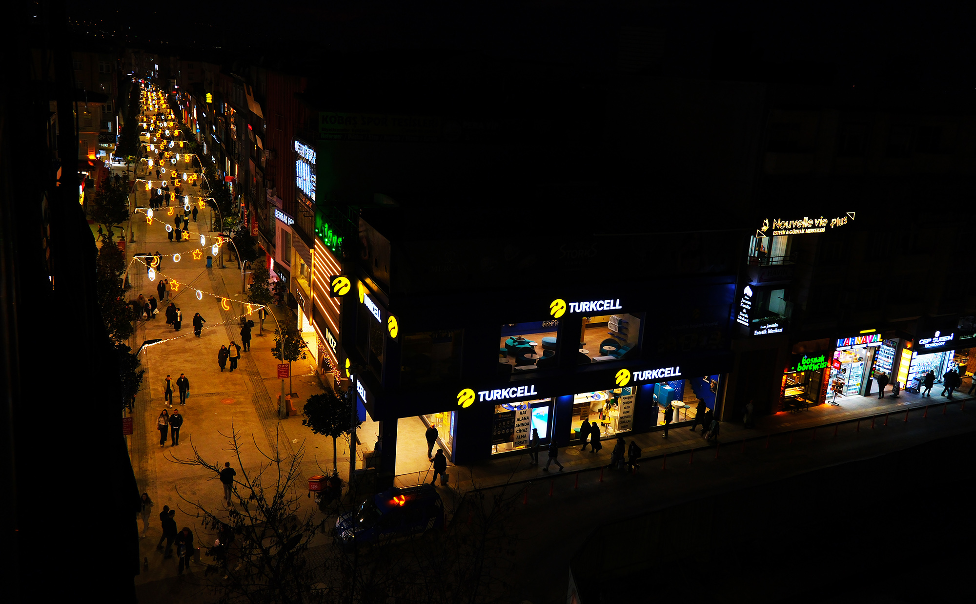 Çark Caddesi Ramazan kıyafetini giydi: Yıldız, ay ve hilal ile görsel şölen…