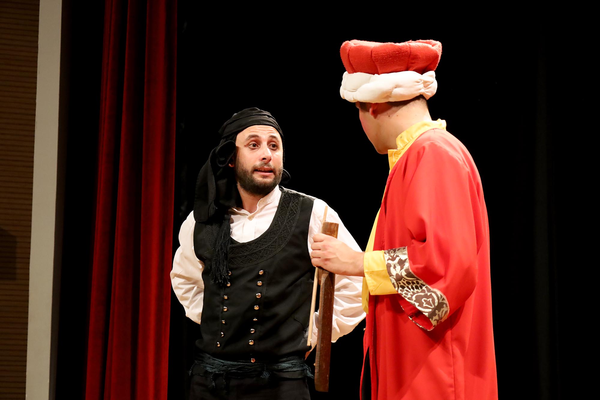 Genç tiyatrocuların sahnesi büyük beğeni topladı