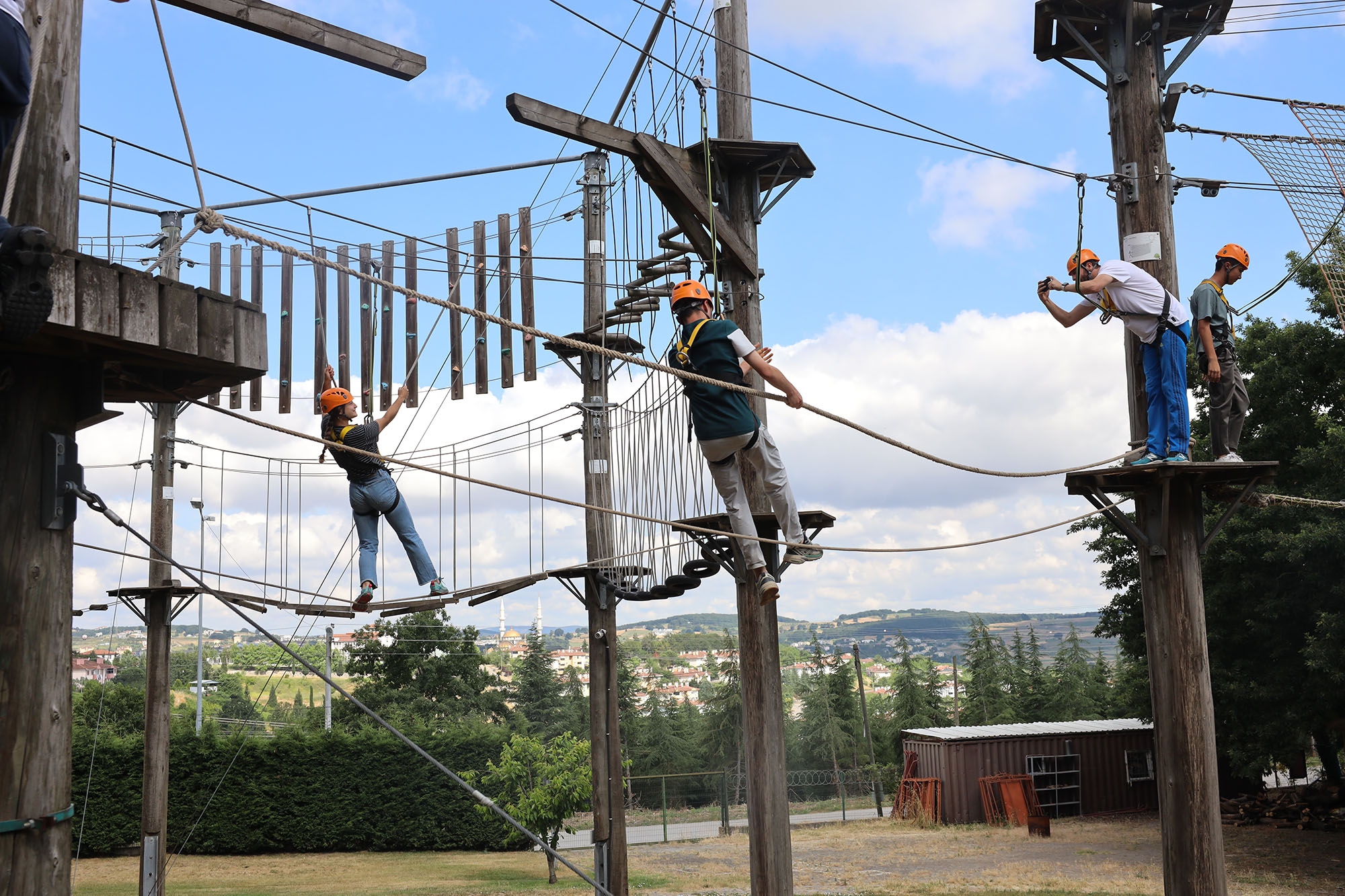 Macera Park’ta uluslararası buluşma: Erasmus öğrencileri doğayla öğrenmenin keyfini yaşadı